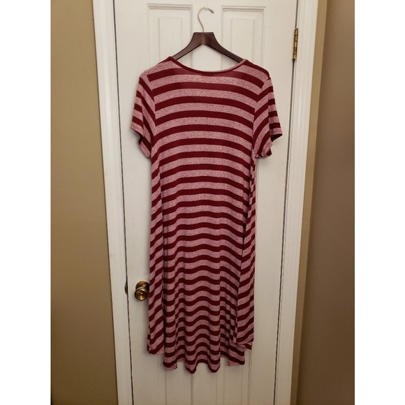 3/$15 LuLaRoe Carly Pocket Dress - Picture 2 of 5